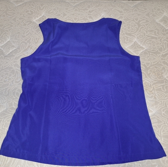 Unbranded Velour Ladies Top set. Includes a sleeveless smock and button -down. - Picture 4 of 9